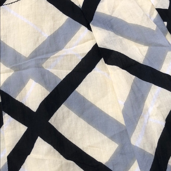 Pleated geometric skirt - Picture 2 of 6